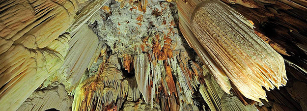 Interior de las cuevas del Águila